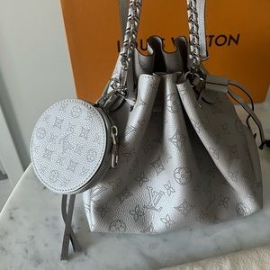 Beautiful Brand New Louis Vuitton Bella Melina bucket bag!